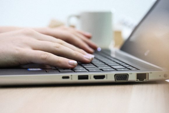 Person using computer. Simon Follin, unsplash.